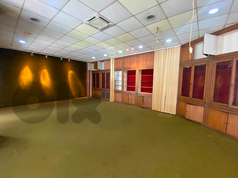 Shop for Rent in Hamraمحل تجاري للإيجار في الحمرا
