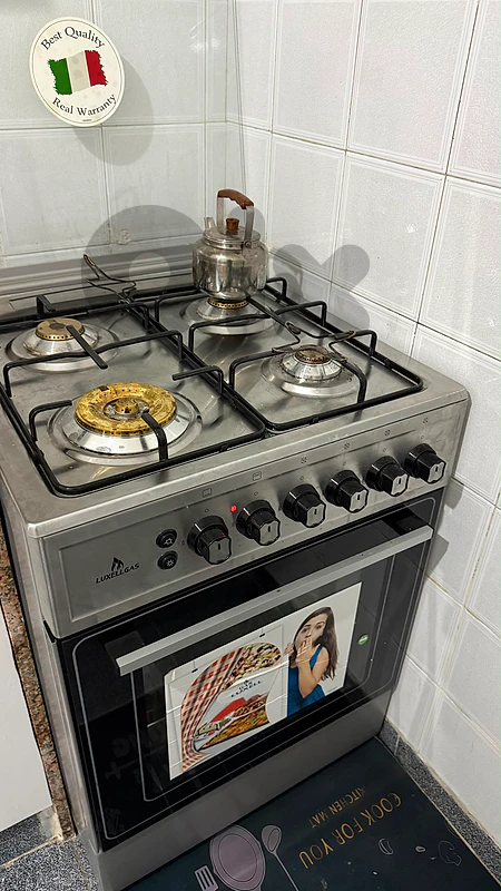 OVEN USED LIKE NEW