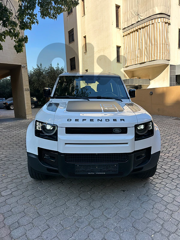 Land Rover Defender P 400 HSE 2020 white on black (clean carfax)