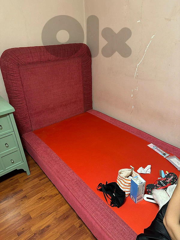 سرير عدد ٢ للبيع مع الفرش عدد ٢ كلهم صناعة سليب كومفورتBeds for sale