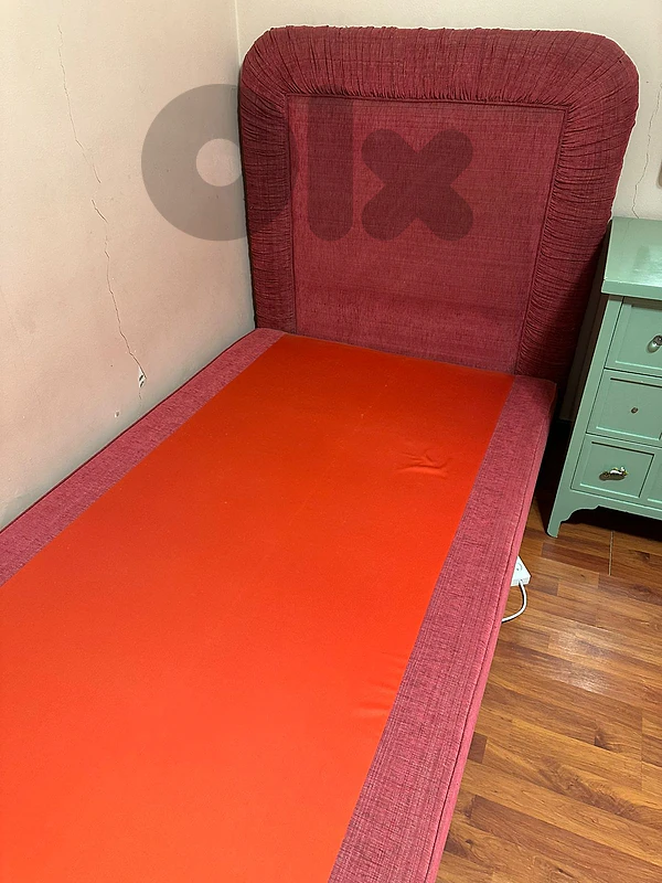 سرير عدد ٢ للبيع مع الفرش عدد ٢ كلهم سليب كومفورت ١١٠ Beds for sale cm
