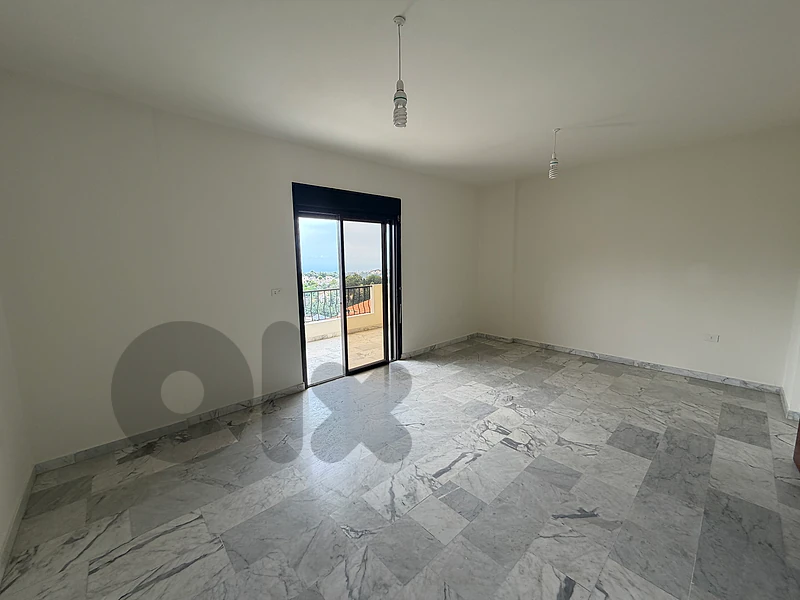Apartment for Sale in Qornet El Hamra شقة للبيع في قرنة الحمرا