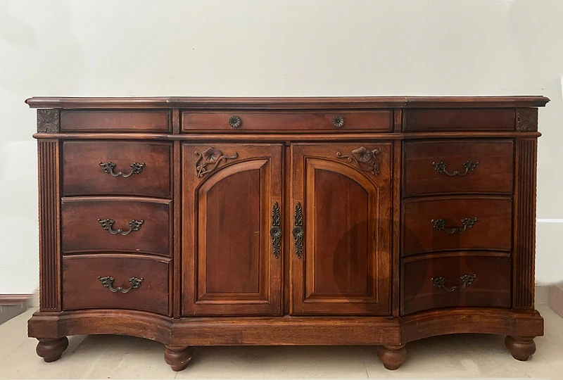 بوفيه / خزانة جانبية (Sideboard) خشب طبيعي كلاسيك فخم بحالة ممتازة