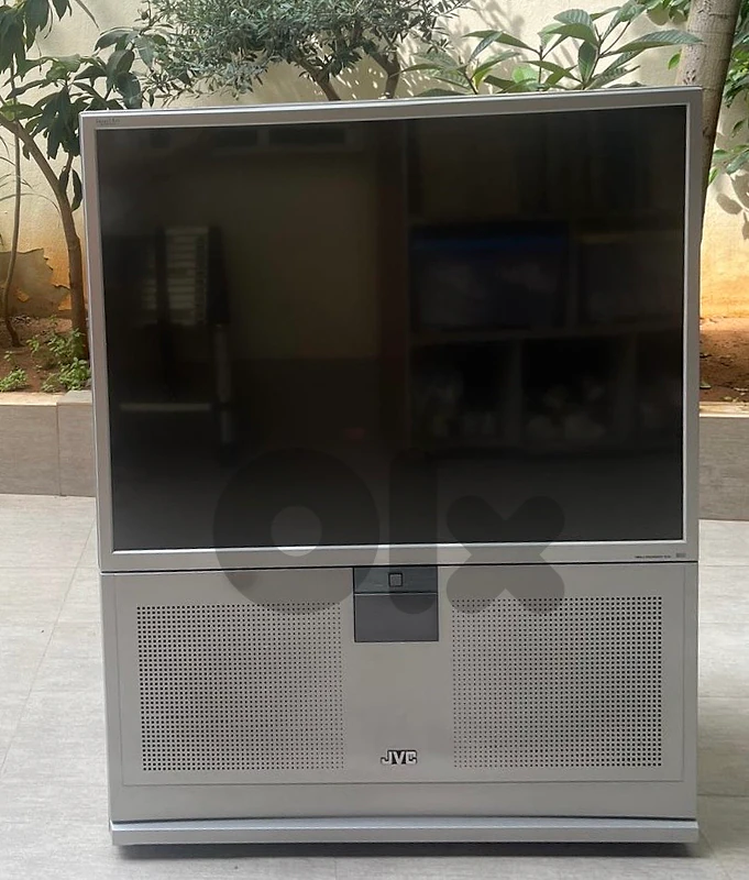 TV. JVC. SILVER