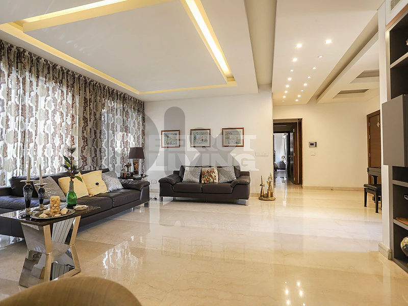 Charming Sunny Apartment | 1 Master | Great Location