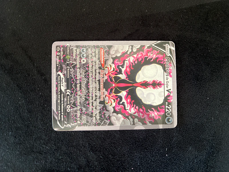 Galarian Moltres V Pokémon Card Near Mint
