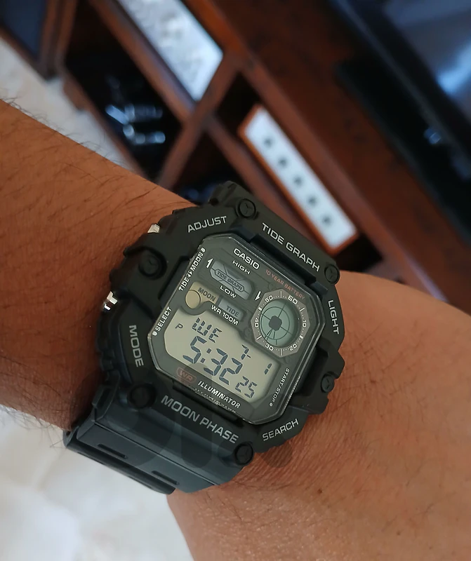 Original Casio moon watch ساعة كاسيو الأصليّة