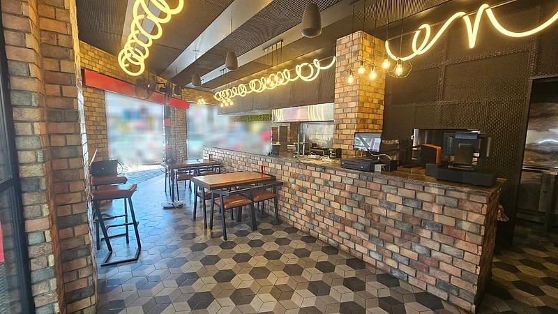 Fully Equipped Restaurant for Rent – Furn El Chebbakمطعم مجهز بالكامل