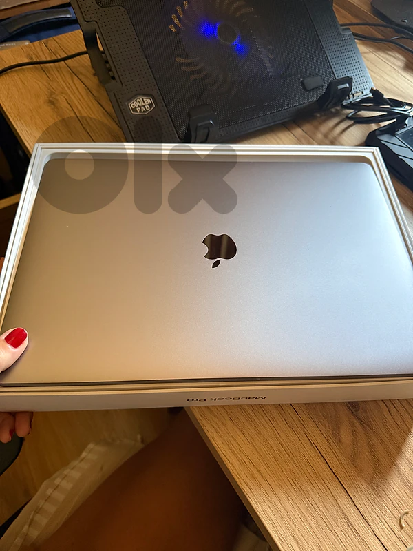 MacBook Pro 15” 2019 core i7 - New battery MacBook Pro 15” 2019 core i7 - New battery
