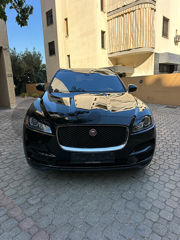 Jaguar F-Pace 25t AWD 2018 black on black (clean carfax)
