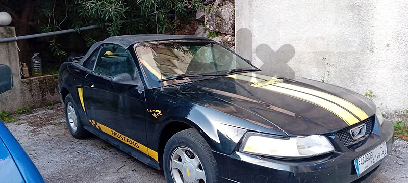 Mustang v6 gt 2000