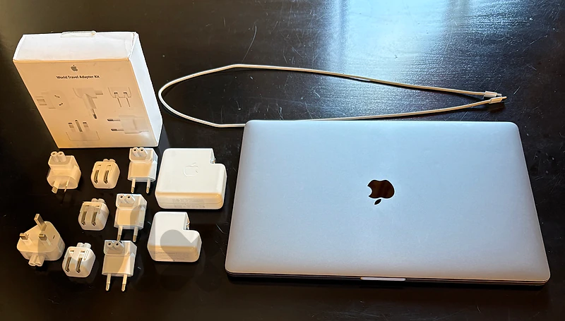 MacBook Pro 15.4 Inch (2019) + Accessoires