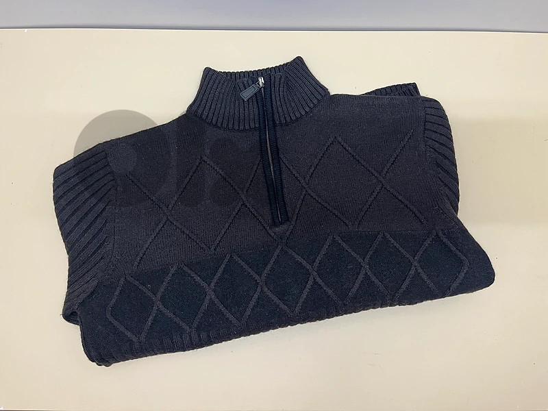 Rectangle Jaune Sweater