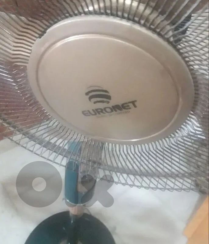 مروحة بعامود.