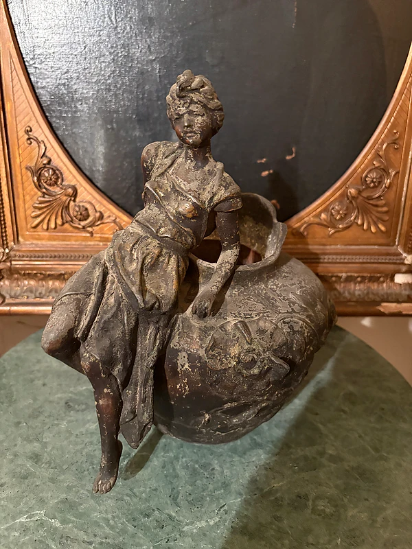 Vase français art-nouveau en etain patiné