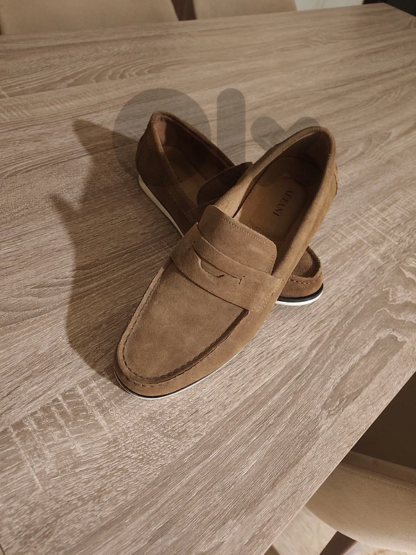 mocassin