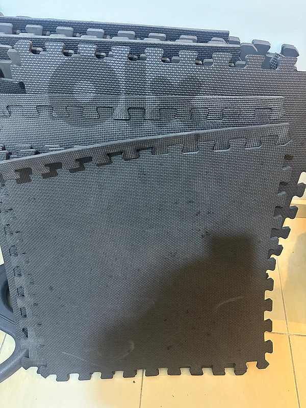 Used Interlocking Puzzle Gym Mats - Black | 20 Pieces