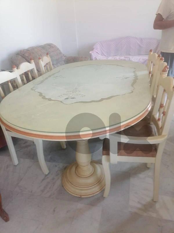 Full dining table with 8 chairs
