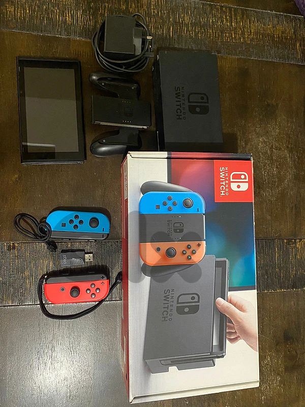 Nintendo Switch (Used like new)