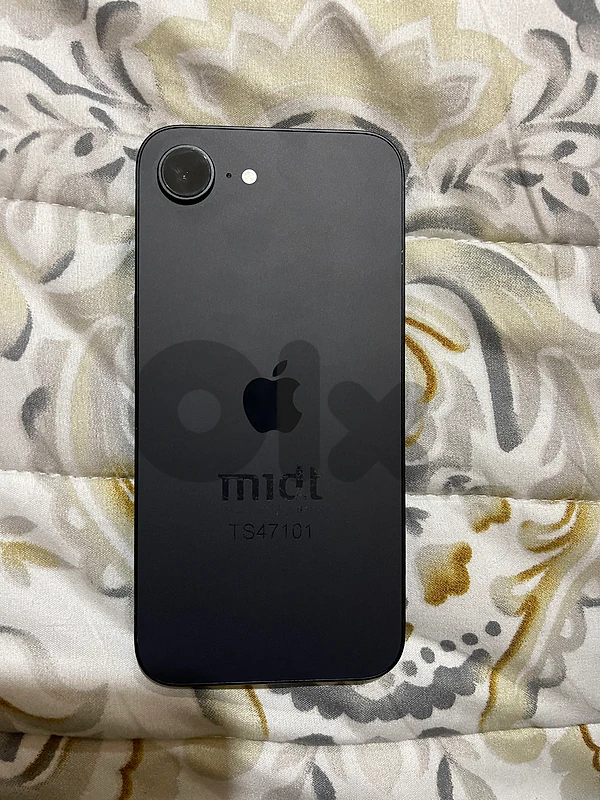 iphone 16e used like new 100% battery 29 cycles