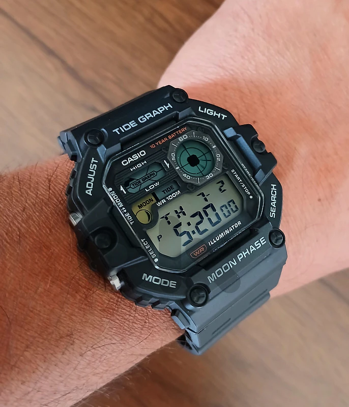 Original Casio moon watch ساعة كاسيو الأصليّة