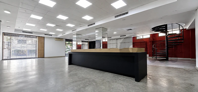 Showroom for Rent in Ramlet Al Baydahصالة عرض للإيجار في الرملة البيضا