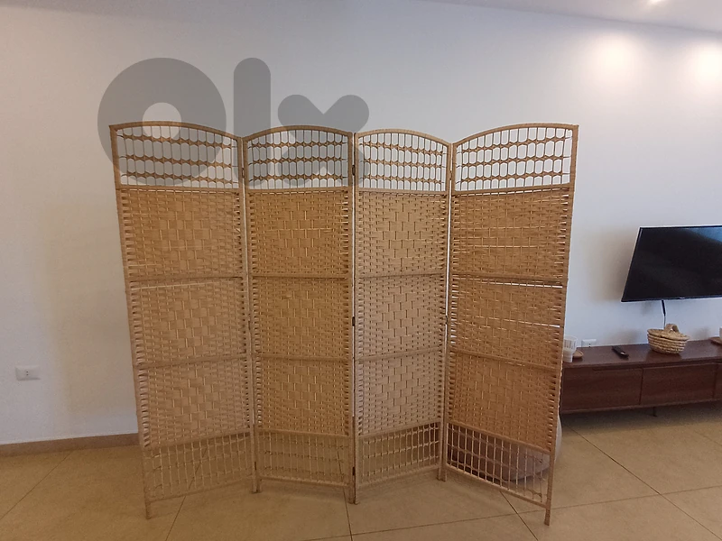 Elegant Woven Room Divider / Privacy Screen – 4 Panels