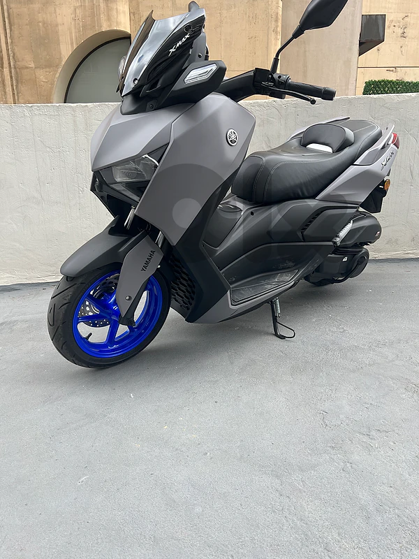 Xmax Azzo 2026