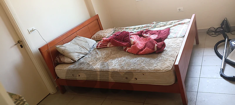 تخت مجوز للبيع