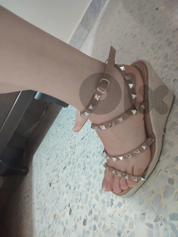Forever 21 Tan platform Espadrille Sandals with Studs