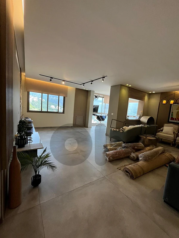 Apartment For Sale in Mansourieh -  شقة للبيع في المنصورية