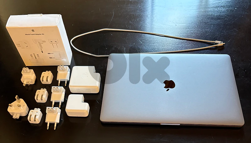MacBook Pro 15.4 Inch (2019) + Accessoires