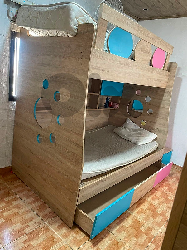 تخت ٣ طوابق مع فرشات