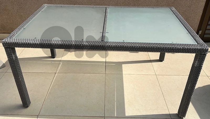 Table + 4 seats / Resine