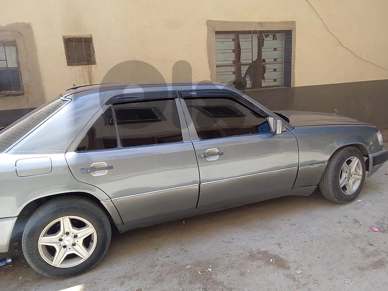 Mercedes-Benz 240/260/280 1987 1987