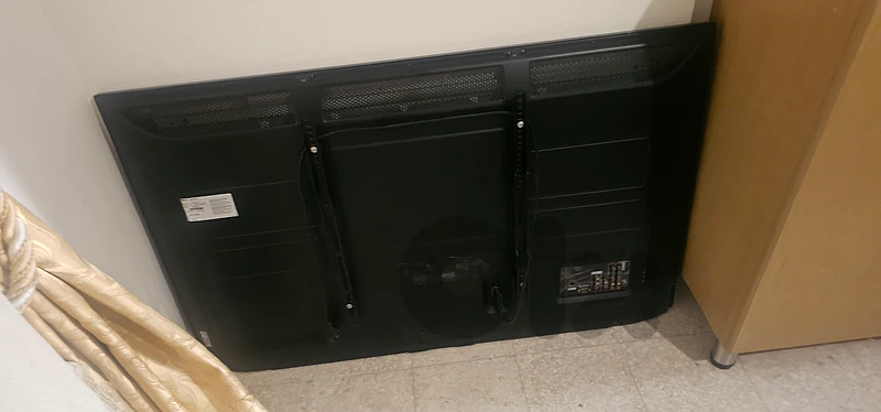 LG 50" Plasma TV (50PJ250R) – Working Great with Remote