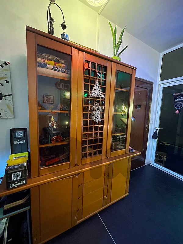 vintage cabinet خزانة
