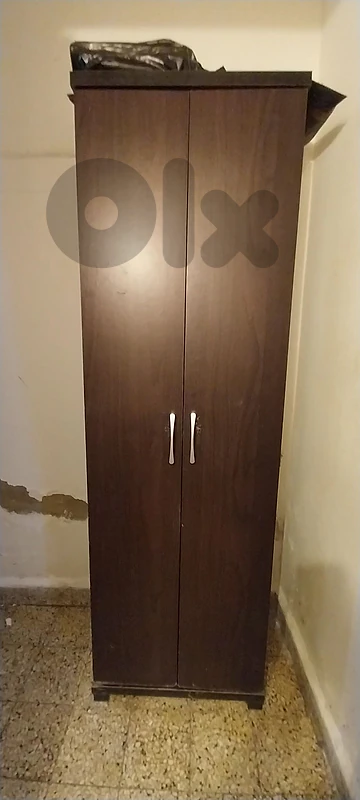 خزانة مستعملة للبيع