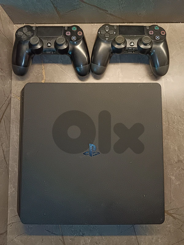 Playstation 4 slim used (1000 gega)