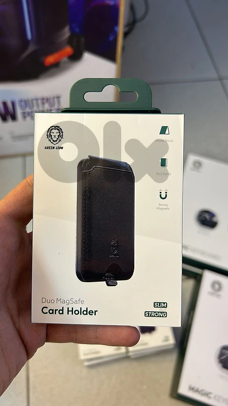 Green lion duo magsafe card holder