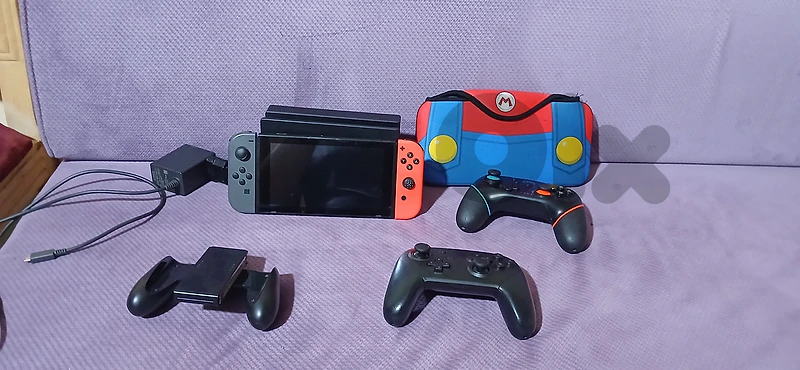 Nintendo switch with 3 controller and fc24 aw tabdil 3la ps4