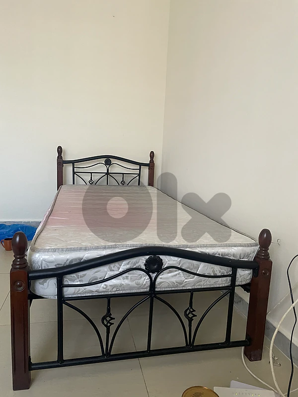 iron bed like new
