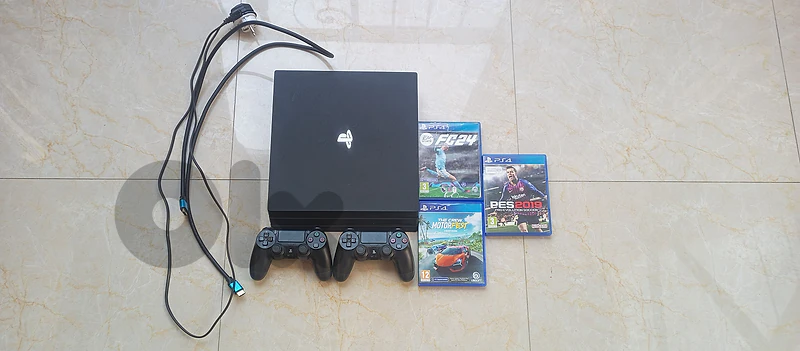 PS4 PRO USED LIKE NEW