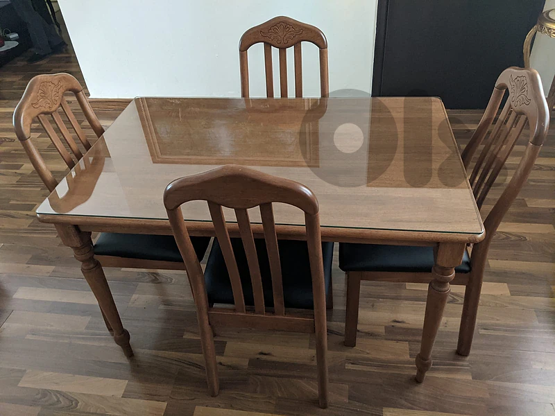 Dining table + 6 chairs