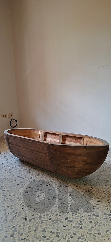 قارب ديكور فخم (Prop) لاستوديو تصوير أو مطعم بحري