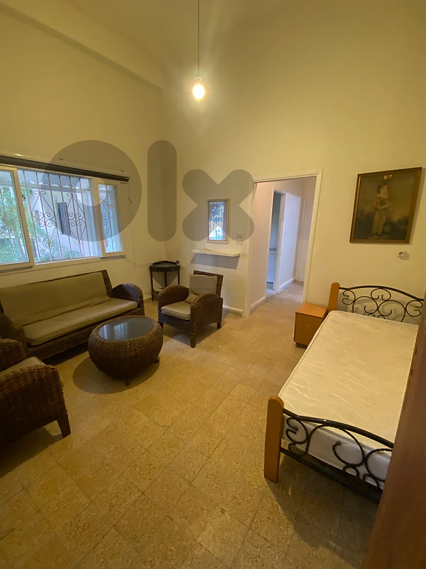 Studio ashrafieh for rent,81011914
