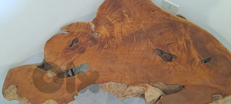 wood table perfect condition used only 1 year
