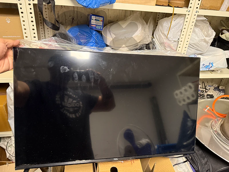 TCL 32 inch tv.