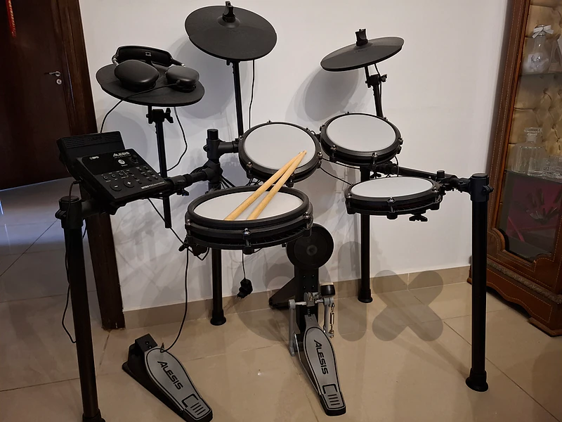 Alesis Nitro MAX Alesis Nitro MAX