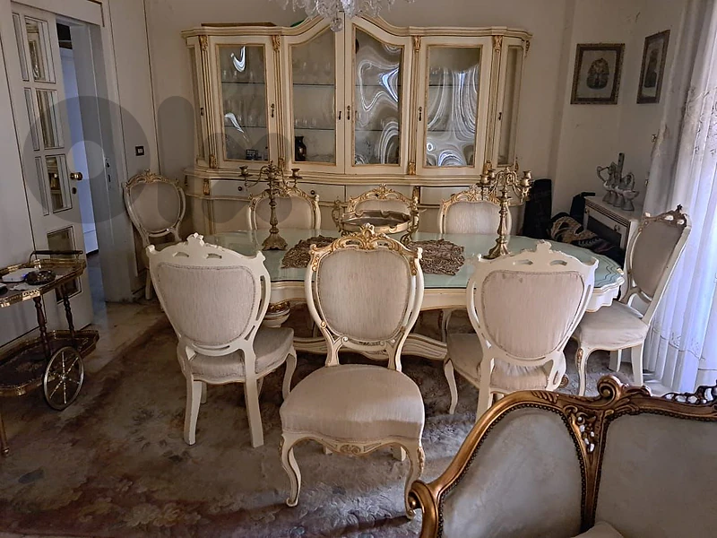 Classic Full Dining Room With Dressoir